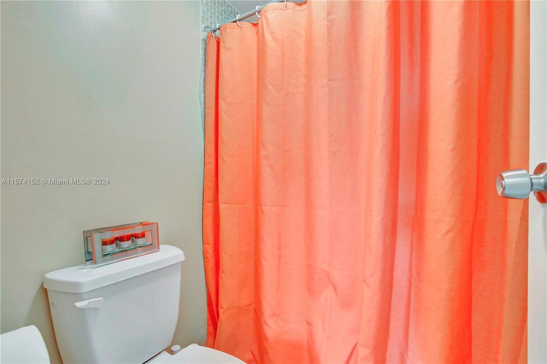 For Sale: $140,000 (2 beds, 2 baths, 1100 Square Feet)