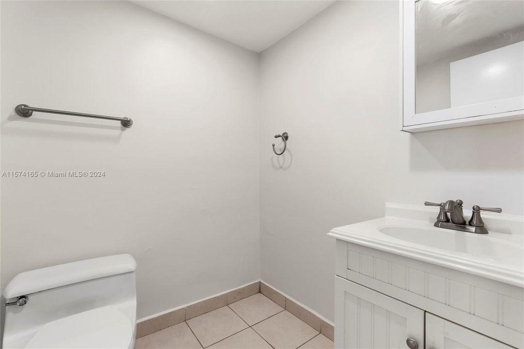 For Sale: $450,000 (1 beds, 1 baths, 980 Square Feet)