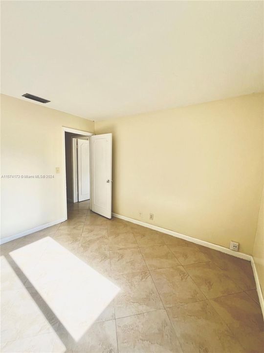 For Rent: $2,300 (2 beds, 2 baths, 2580 Square Feet)