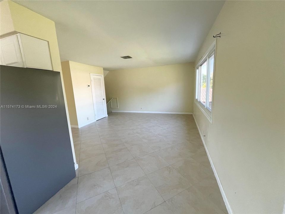 For Rent: $2,300 (2 beds, 2 baths, 2580 Square Feet)