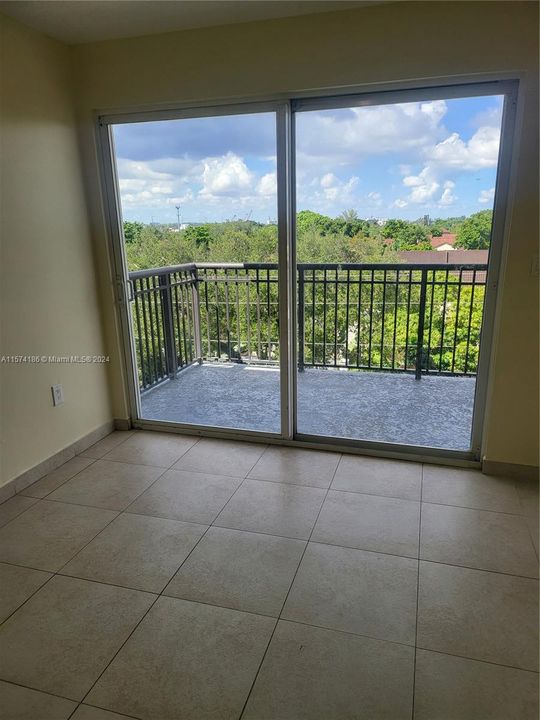 Active With Contract: $2,100 (2 beds, 2 baths, 780 Square Feet)