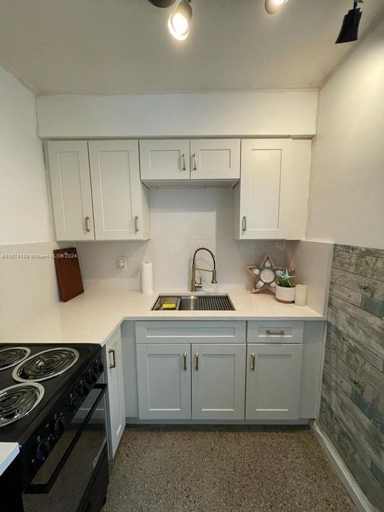 For Rent: $2,000 (1 beds, 1 baths, 695 Square Feet)