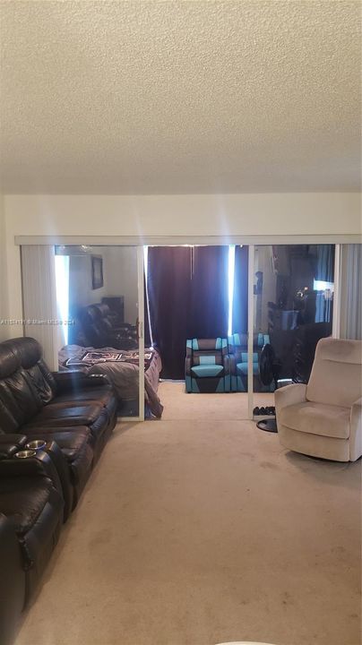 For Sale: $130,000 (2 beds, 2 baths, 880 Square Feet)