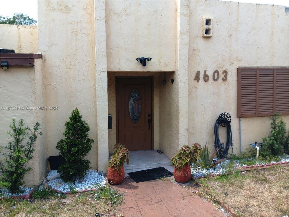 Recently Sold: $280,000 (3 beds, 2 baths, 1494 Square Feet)