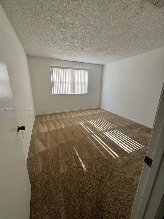 Active With Contract: $1,750 (1 beds, 1 baths, 800 Square Feet)