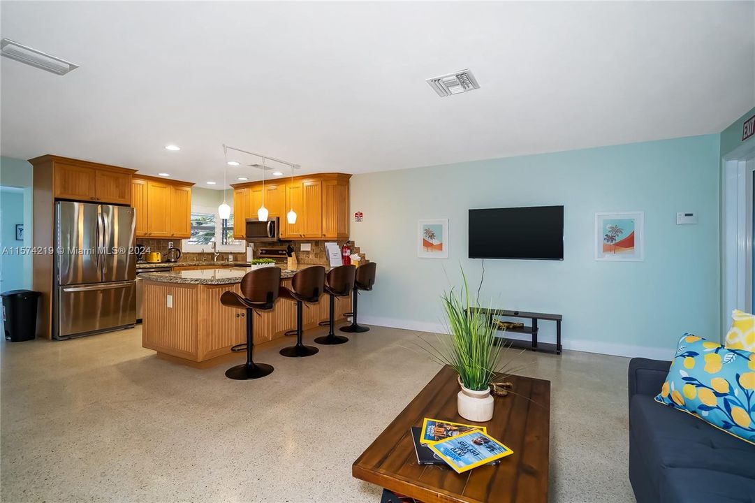 Active With Contract: $4,951 (3 beds, 2 baths, 1238 Square Feet)