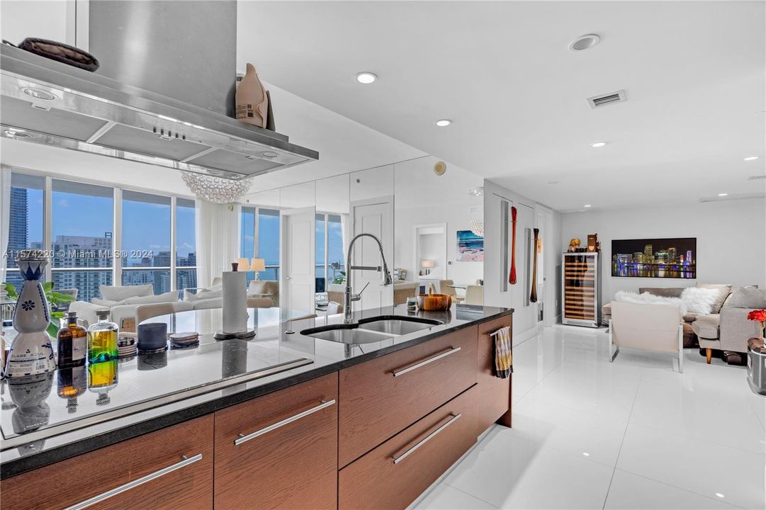 For Sale: $1,395,000 (2 beds, 2 baths, 1450 Square Feet)