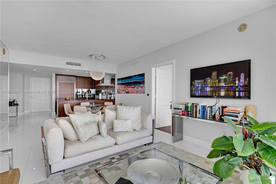 For Sale: $1,395,000 (2 beds, 2 baths, 1450 Square Feet)