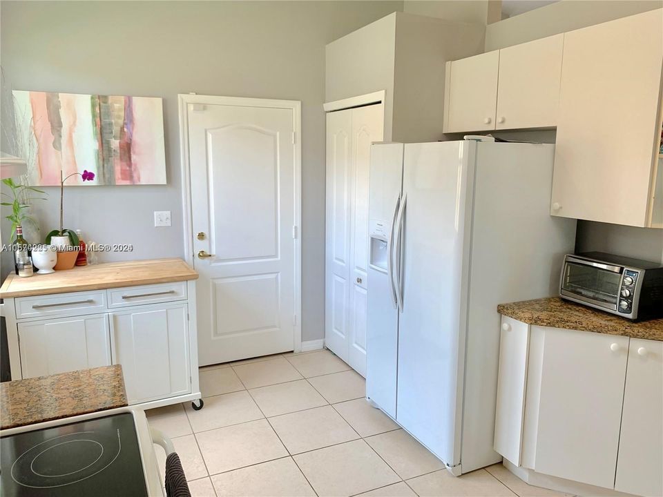 Recently Rented: $3,300 (3 beds, 2 baths, 1505 Square Feet)