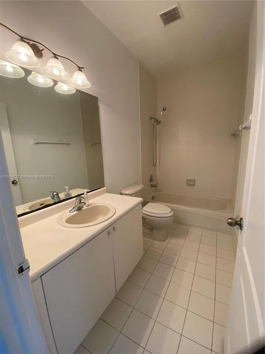 Active With Contract: $2,750 (3 beds, 2 baths, 1360 Square Feet)