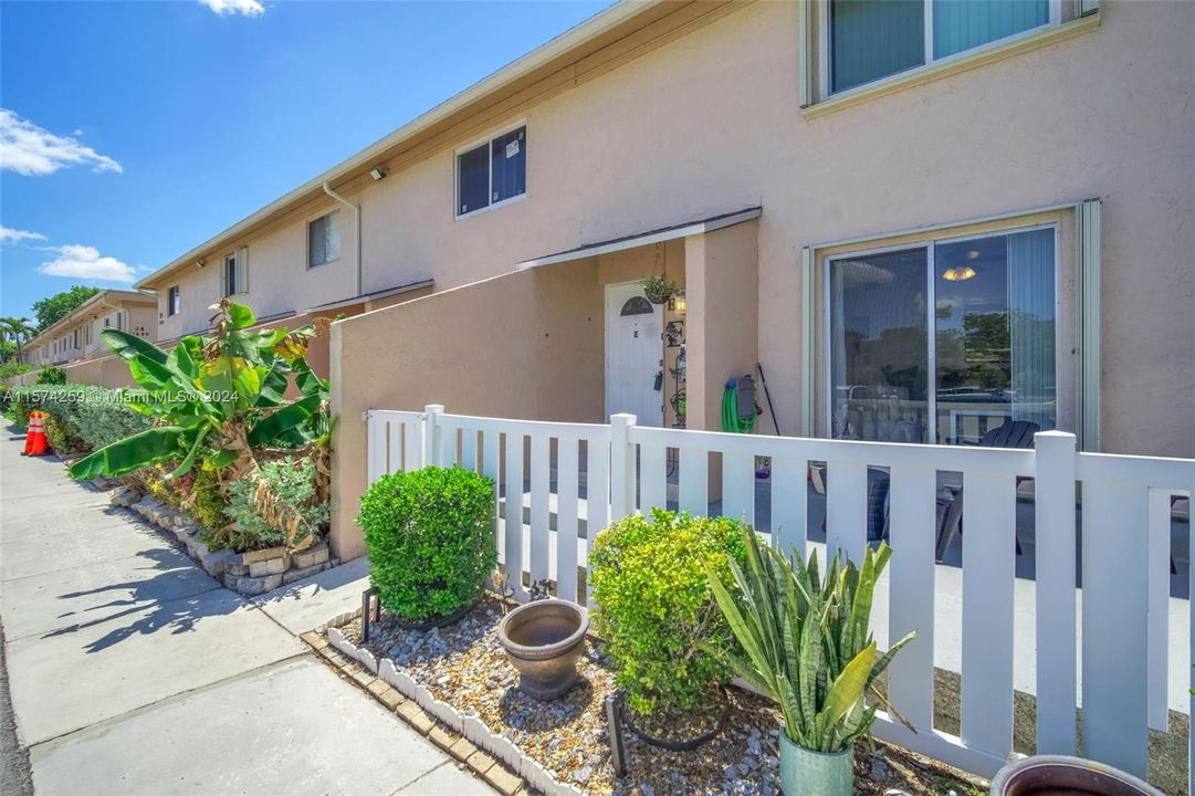 For Sale: $375,000 (3 beds, 2 baths, 1400 Square Feet)