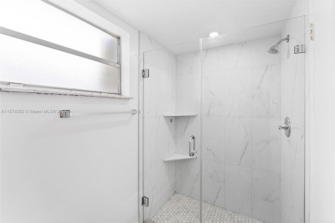 For Sale: $273,000 (2 beds, 2 baths, 1135 Square Feet)