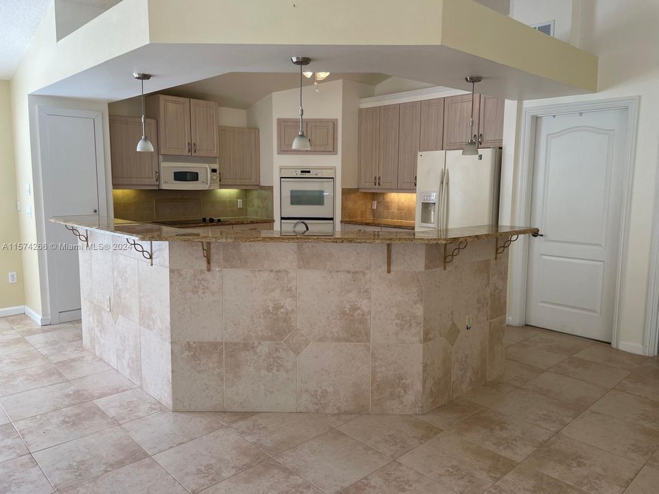 Recently Rented: $3,200 (4 beds, 2 baths, 2310 Square Feet)