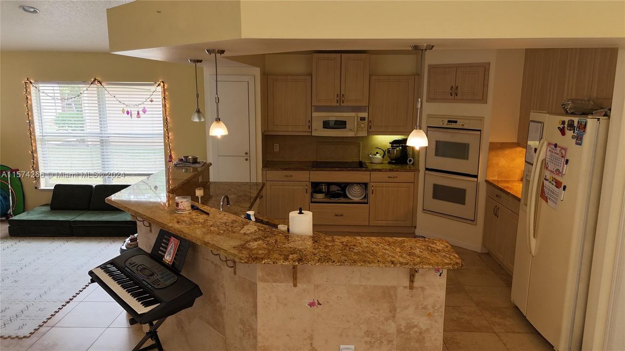 Recently Rented: $3,200 (4 beds, 2 baths, 2310 Square Feet)