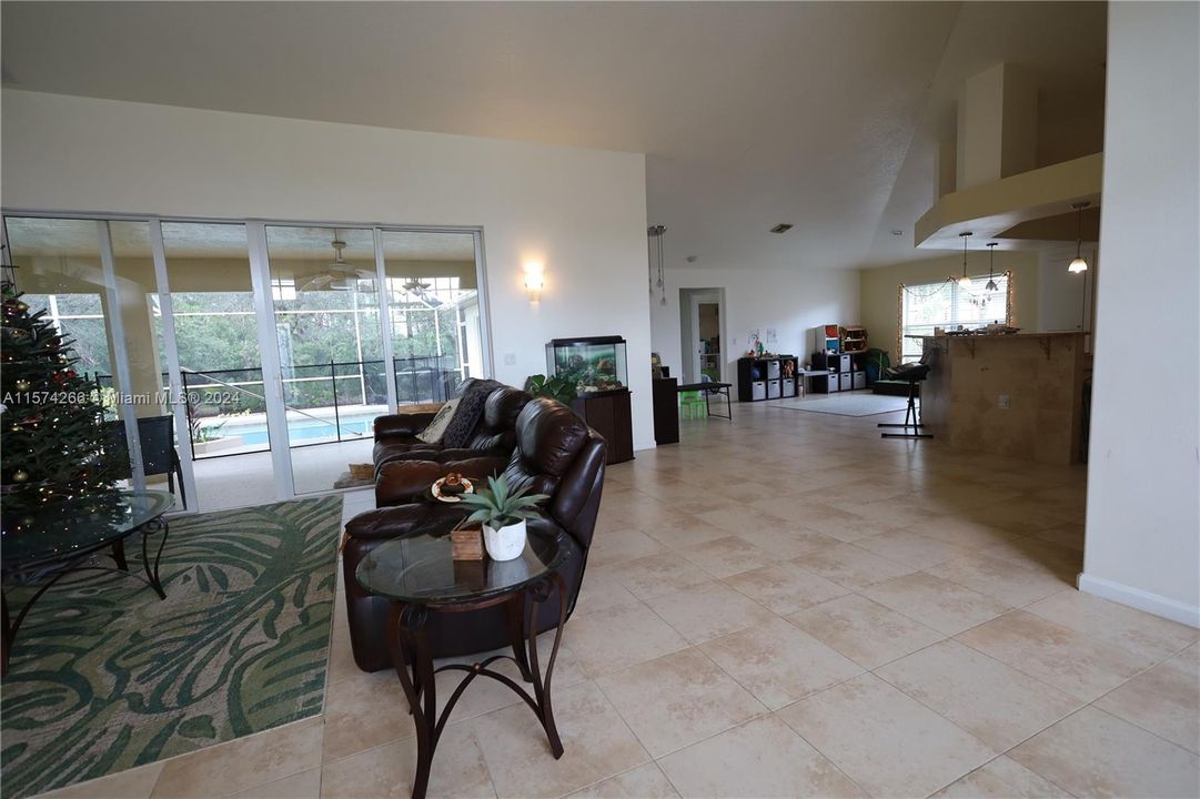 Recently Rented: $3,200 (4 beds, 2 baths, 2310 Square Feet)