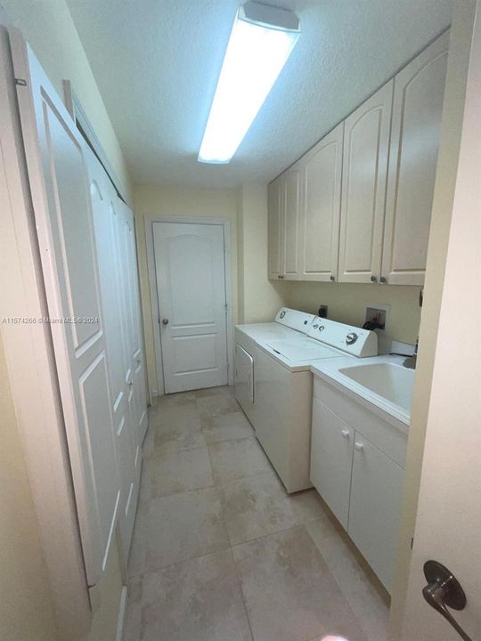 Recently Rented: $3,200 (4 beds, 2 baths, 2310 Square Feet)