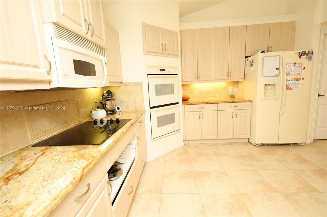 Recently Rented: $3,200 (4 beds, 2 baths, 2310 Square Feet)