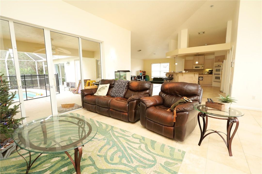 Recently Rented: $3,200 (4 beds, 2 baths, 2310 Square Feet)