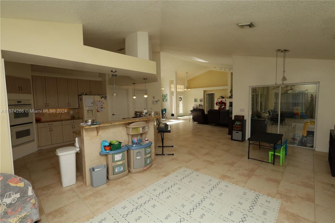 Recently Rented: $3,200 (4 beds, 2 baths, 2310 Square Feet)