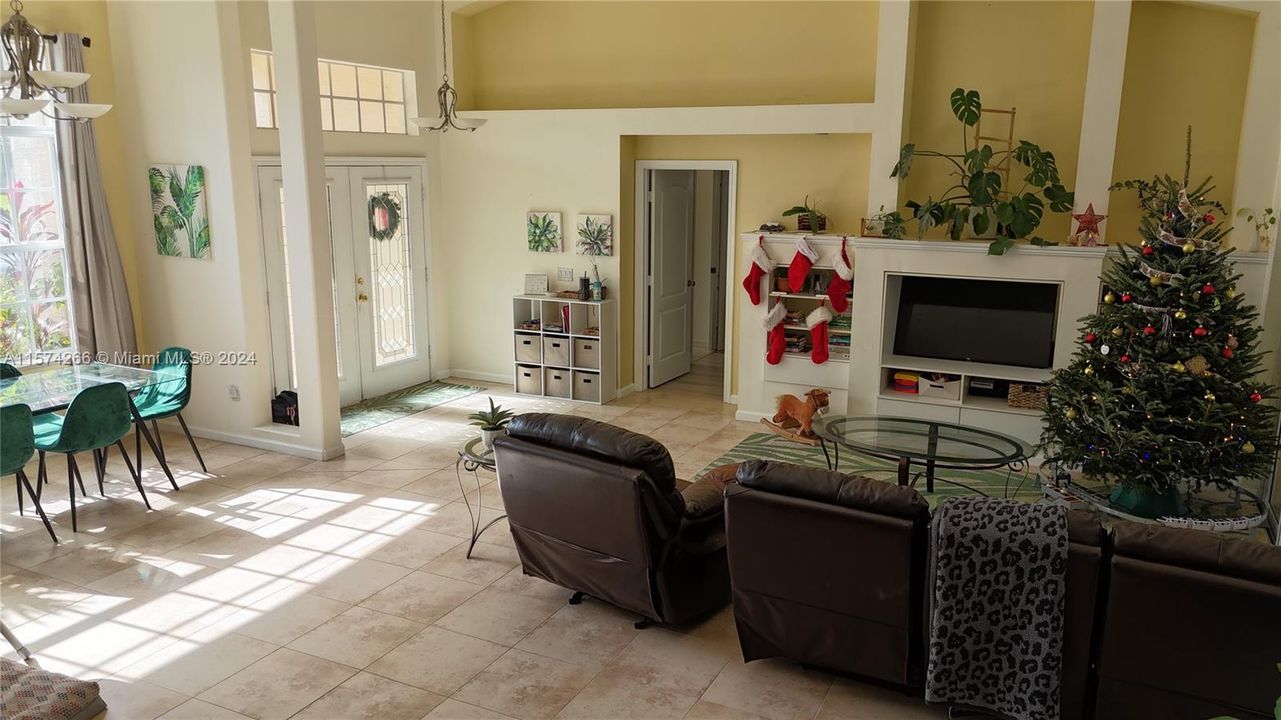 Recently Rented: $3,200 (4 beds, 2 baths, 2310 Square Feet)