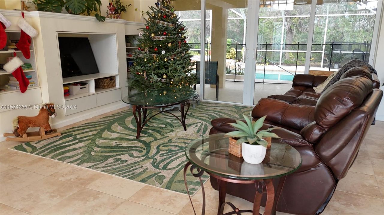 Recently Rented: $3,200 (4 beds, 2 baths, 2310 Square Feet)