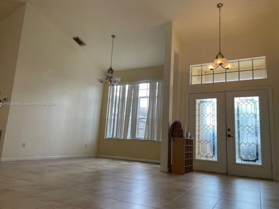 Recently Rented: $3,200 (4 beds, 2 baths, 2310 Square Feet)