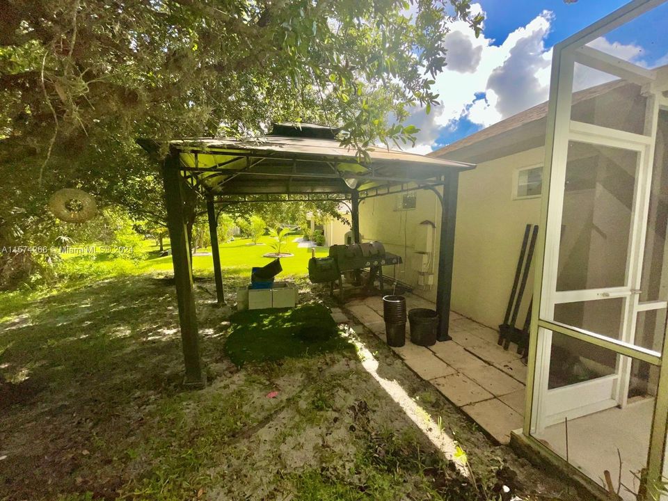 Recently Rented: $3,200 (4 beds, 2 baths, 2310 Square Feet)