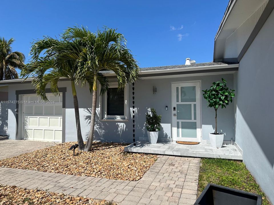 Active With Contract: $670,000 (4 beds, 3 baths, 1397 Square Feet)