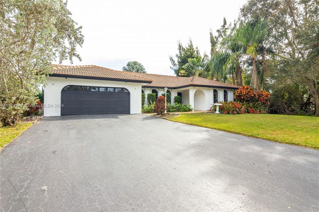 For Sale: $1,300,000 (4 beds, 3 baths, 1939 Square Feet)