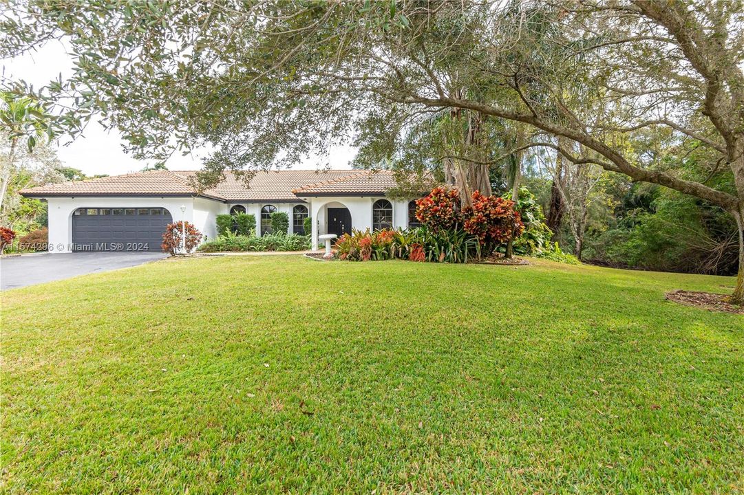 For Sale: $1,300,000 (4 beds, 3 baths, 1939 Square Feet)