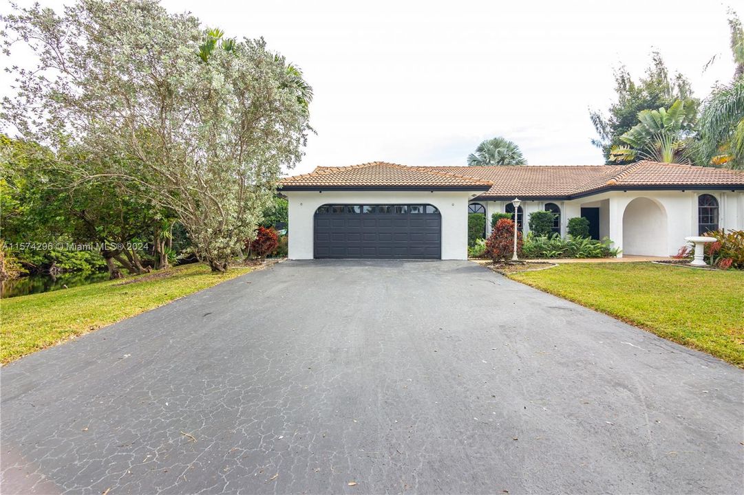 For Sale: $1,300,000 (4 beds, 3 baths, 1939 Square Feet)