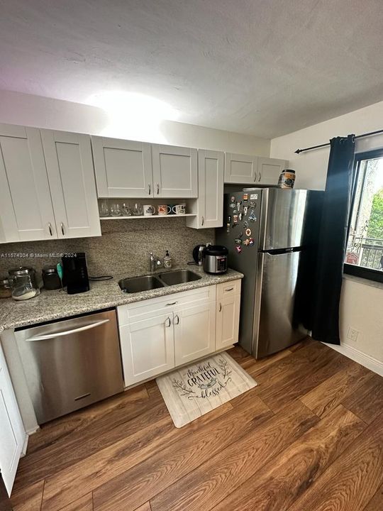 For Sale: $389,900 (2 beds, 2 baths, 1231 Square Feet)