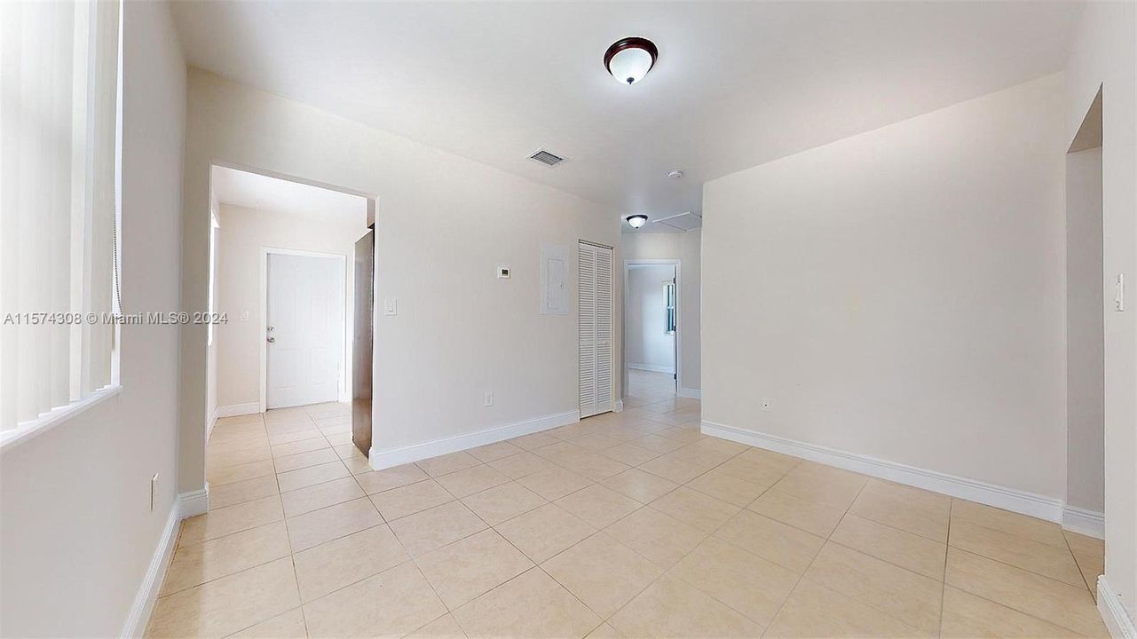 Active With Contract: $349,900 (2 beds, 1 baths, 680 Square Feet)
