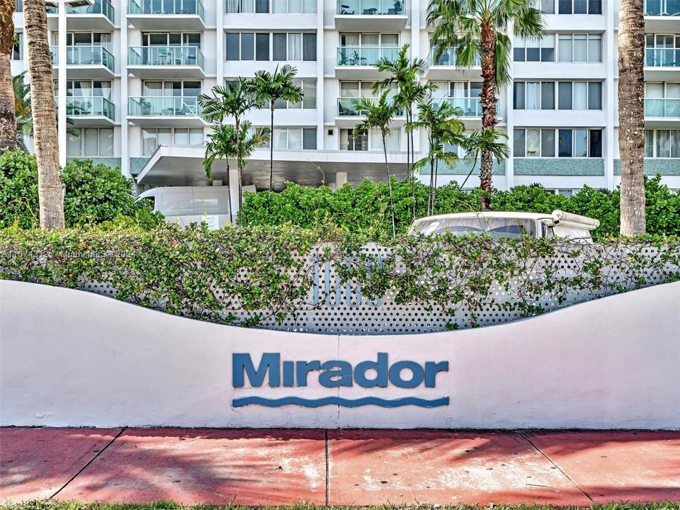 Active With Contract: $4,000 (1 beds, 1 baths, 962 Square Feet)