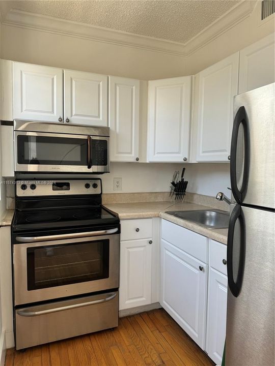 For Rent: $2,900 (2 beds, 2 baths, 610 Square Feet)