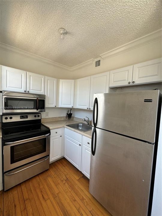 For Rent: $2,900 (2 beds, 2 baths, 610 Square Feet)