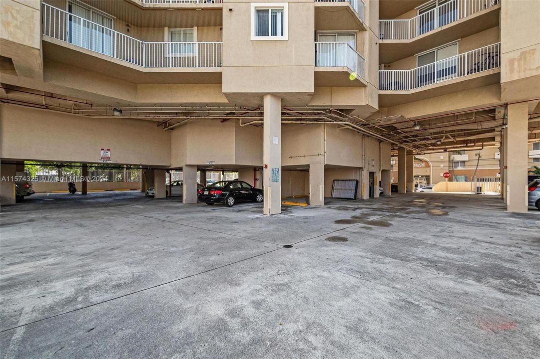 Active With Contract: $264,000 (2 beds, 2 baths, 949 Square Feet)