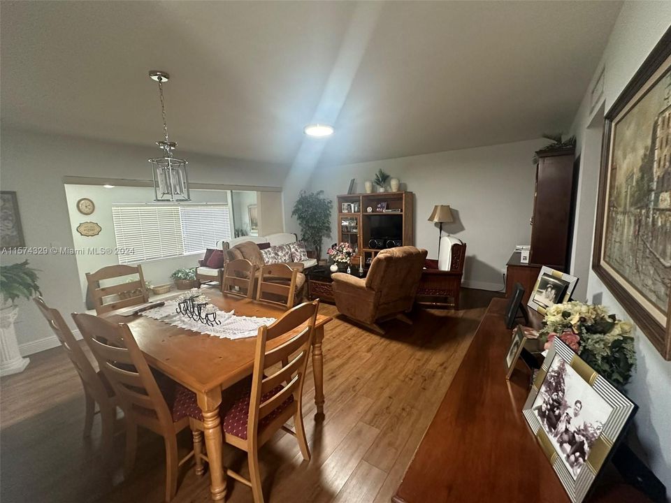 For Sale: $280,000 (2 beds, 2 baths, 1240 Square Feet)
