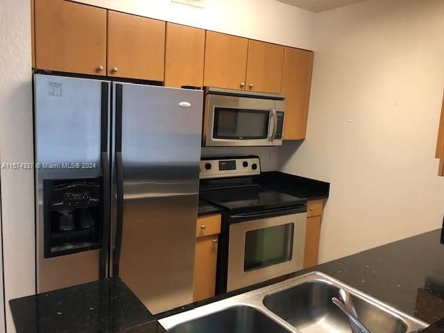 Recently Rented: $1,700 (1 beds, 1 baths, 844 Square Feet)