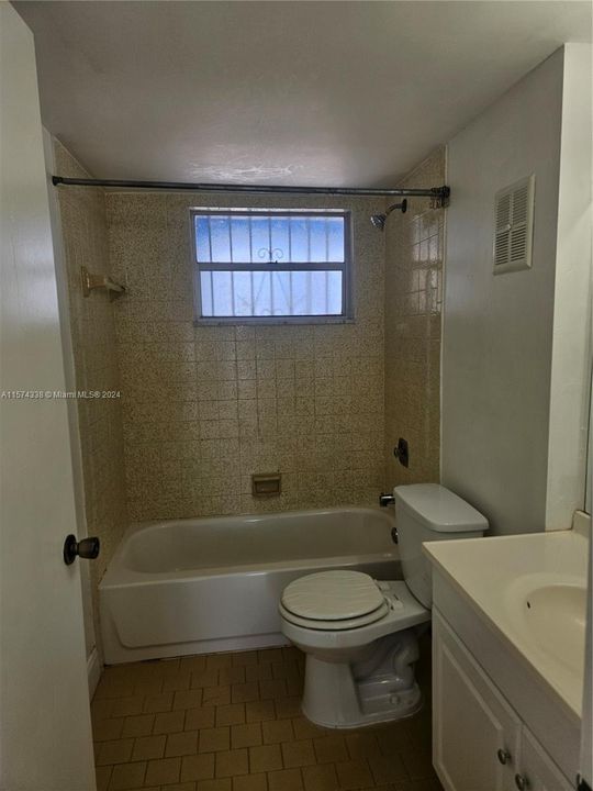 For Rent: $1,950 (1 beds, 2 baths, 843 Square Feet)