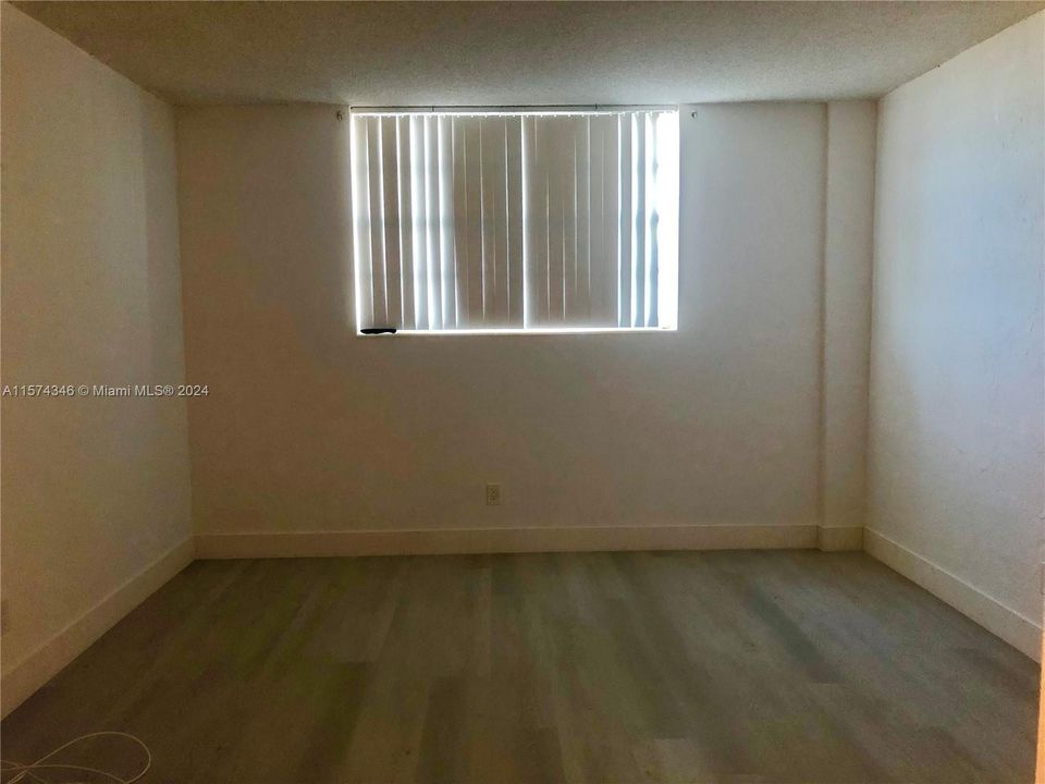 For Rent: $2,300 (1 beds, 1 baths, 1000 Square Feet)