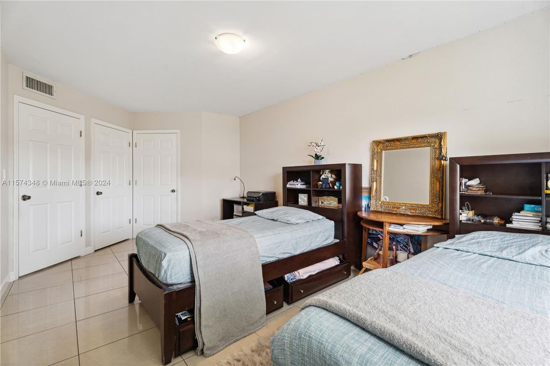 For Sale: $312,000 (2 beds, 2 baths, 1036 Square Feet)