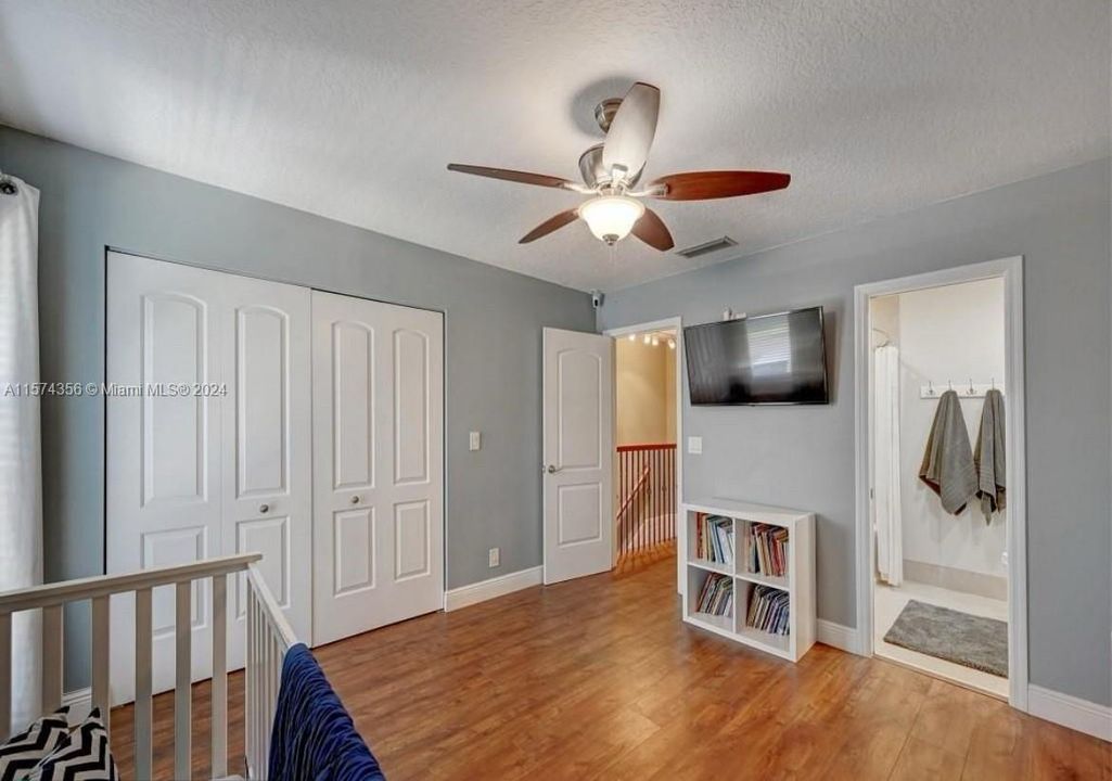 For Sale: $330,000 (2 beds, 2 baths, 1214 Square Feet)