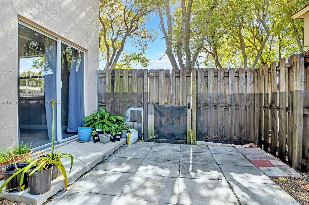 For Sale: $490,000 (3 beds, 3 baths, 1476 Square Feet)