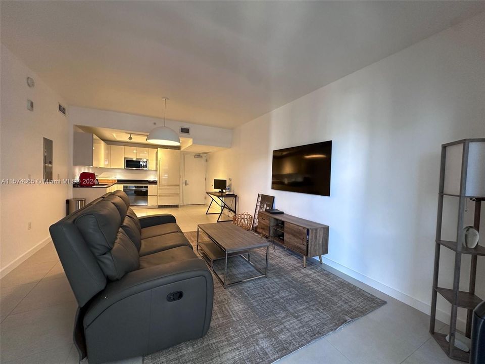 For Sale: $699,900 (1 beds, 1 baths, 651 Square Feet)