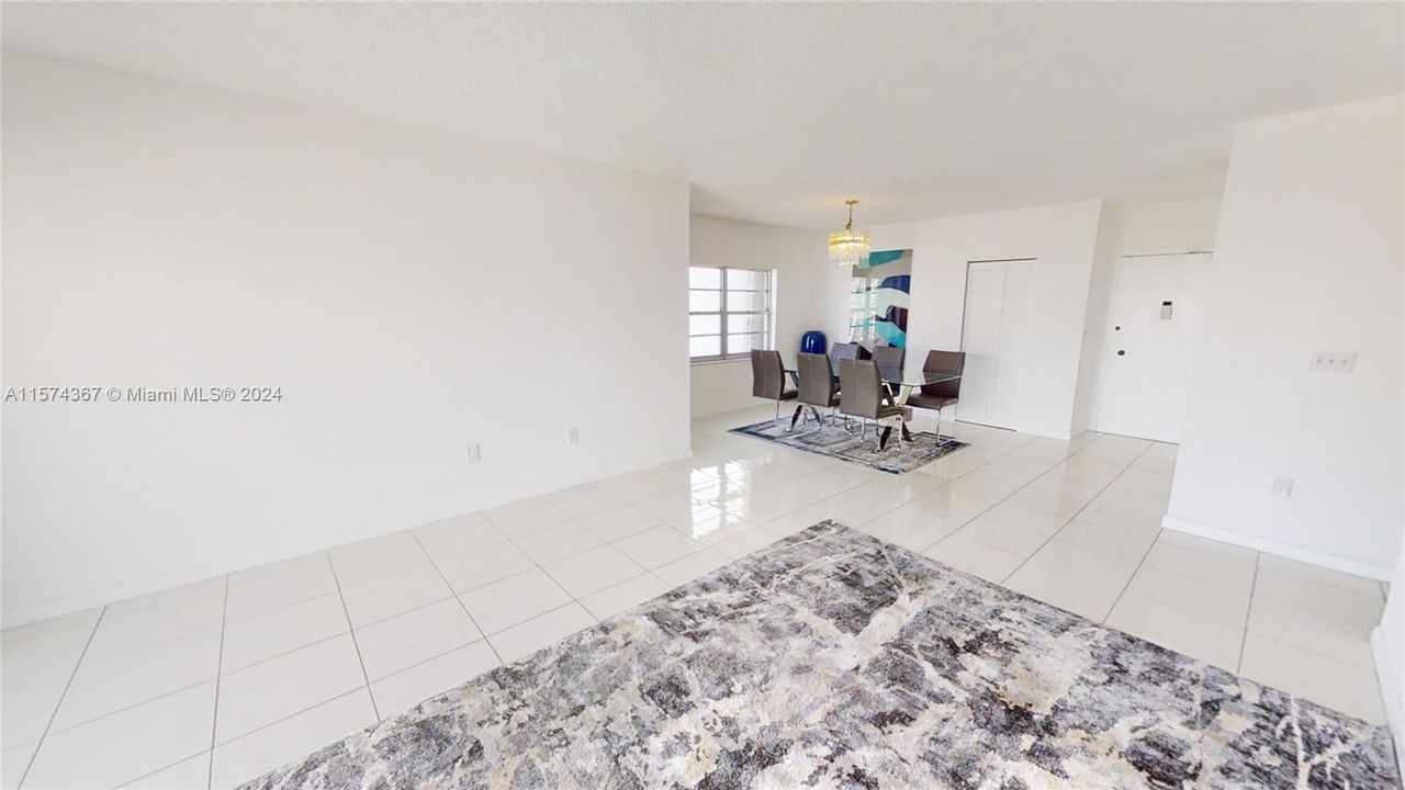 For Sale: $415,000 (2 beds, 2 baths, 1350 Square Feet)