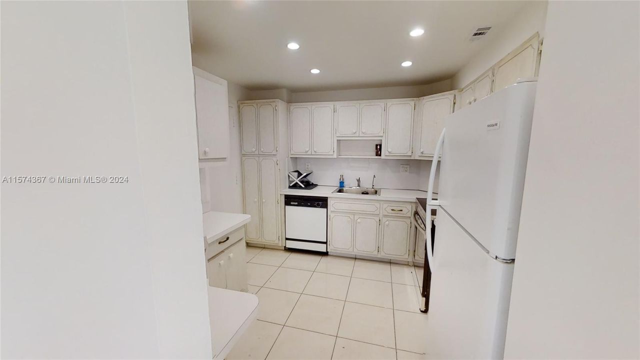 For Sale: $435,000 (2 beds, 2 baths, 1350 Square Feet)