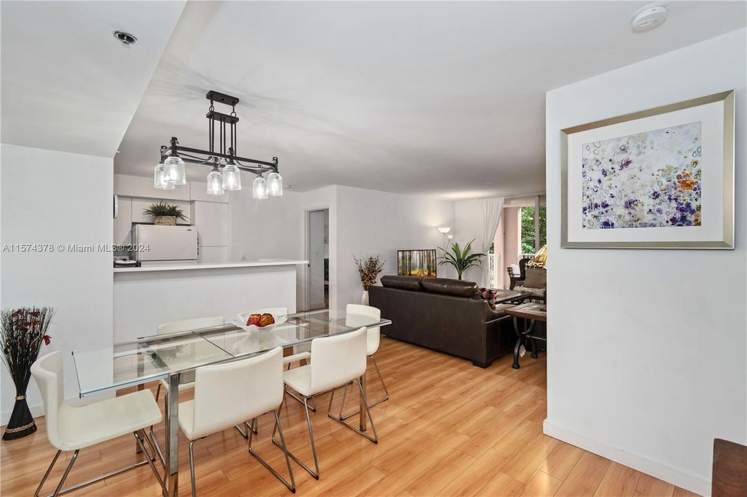 For Sale: $535,000 (2 beds, 2 baths, 1180 Square Feet)