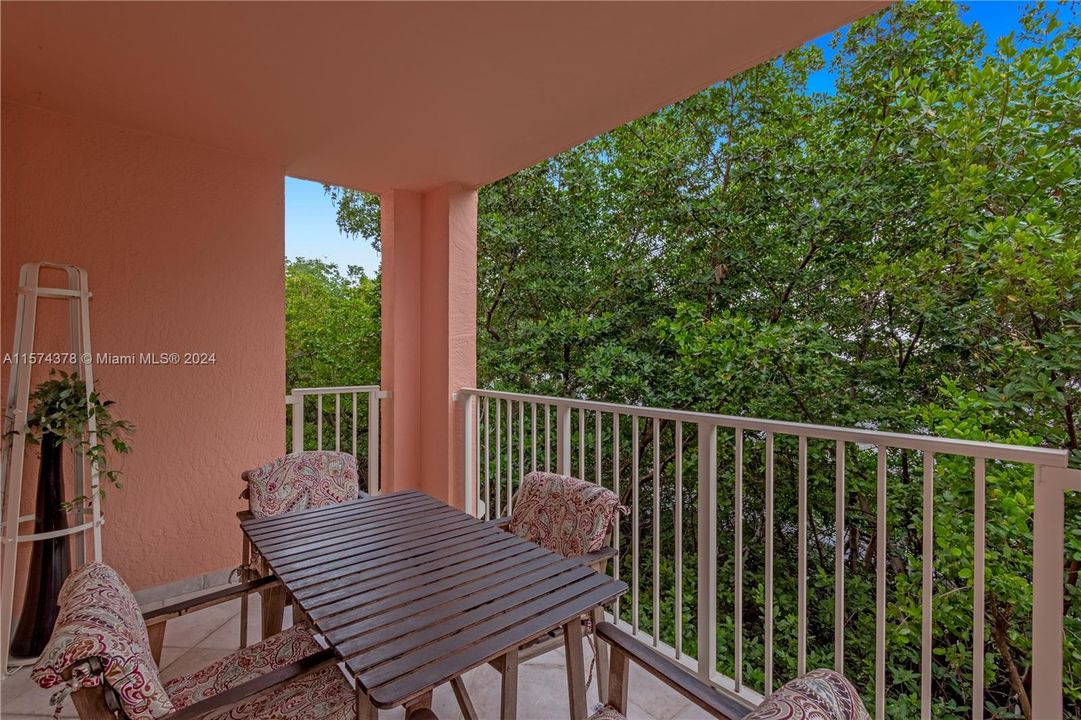 For Sale: $535,000 (2 beds, 2 baths, 1180 Square Feet)