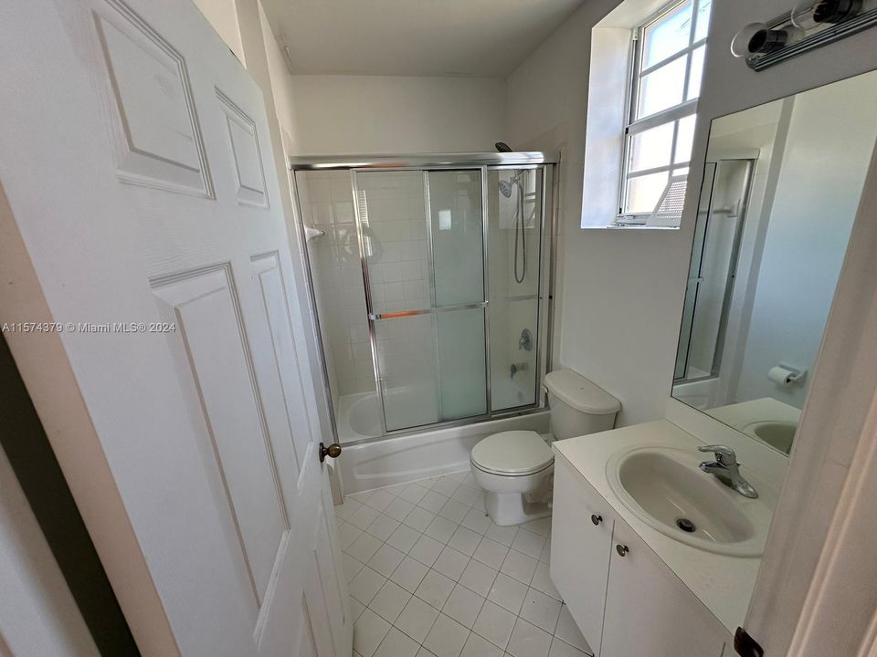 最近租的: $2,100 (3 贝兹, 2 浴室, 1062 平方英尺)